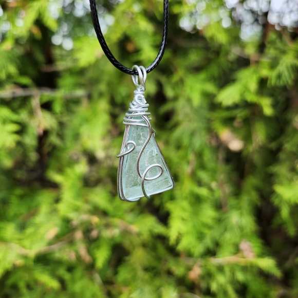 Handmade beach glass necklace - Picture 2 of 3